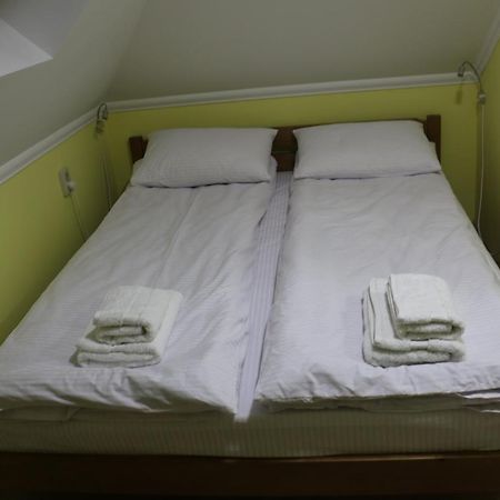 Sweet Home Hostel / Guest House Tsjernivsi Buitenkant foto