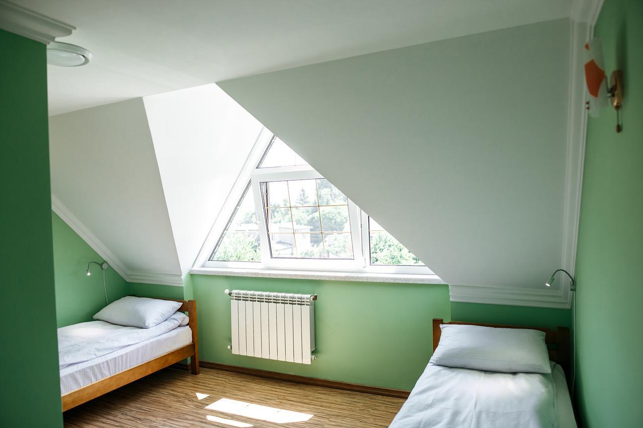 Sweet Home Hostel / Guest House Tsjernivsi Buitenkant foto