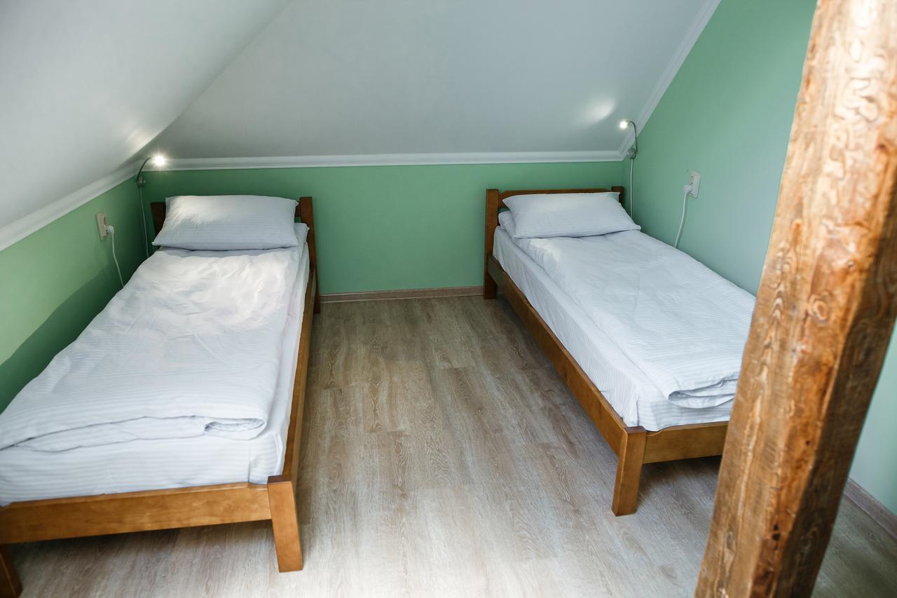 Sweet Home Hostel / Guest House Tsjernivsi Buitenkant foto