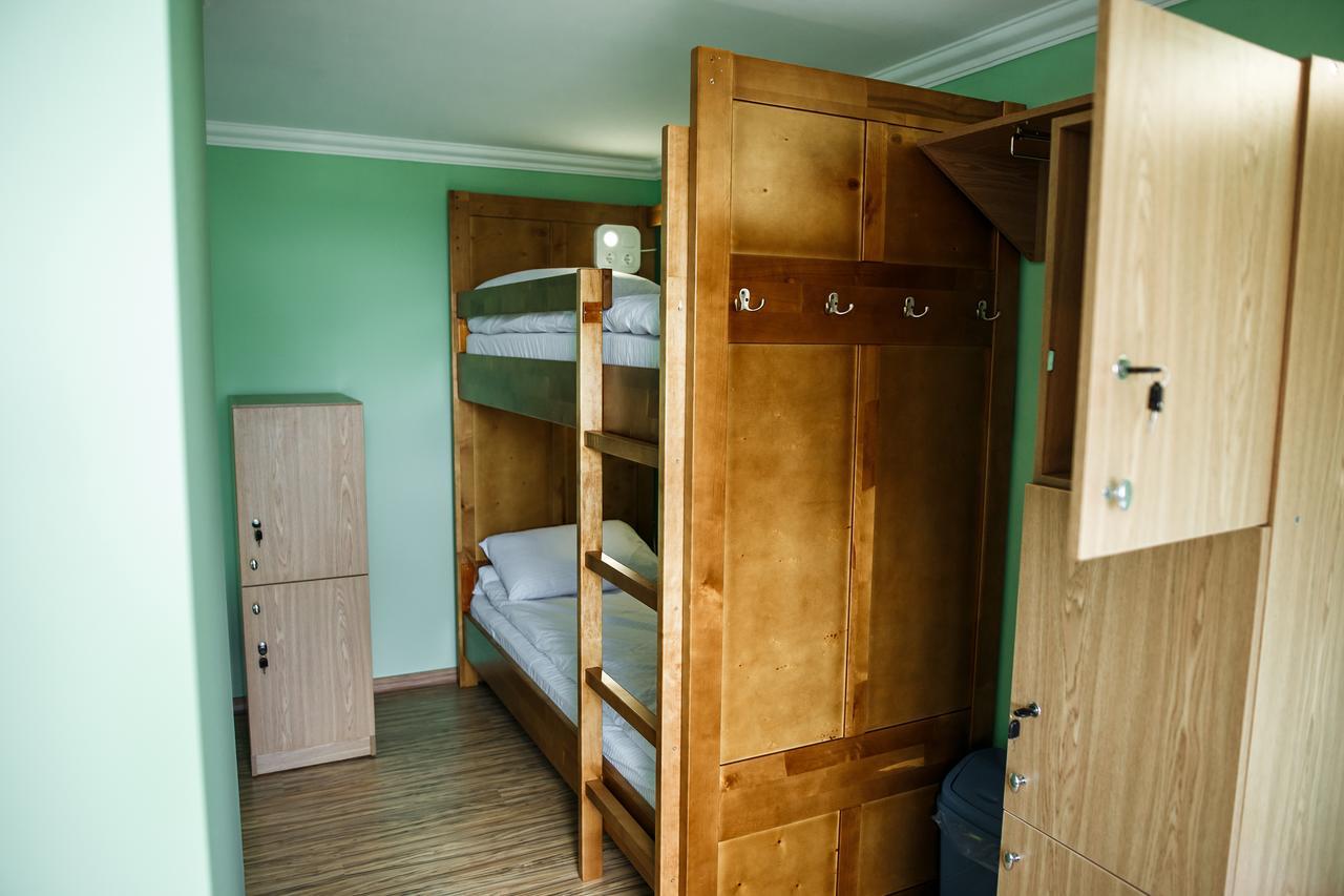 Sweet Home Hostel / Guest House Tsjernivsi Buitenkant foto