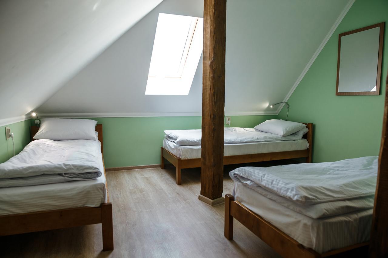 Sweet Home Hostel / Guest House Tsjernivsi Buitenkant foto