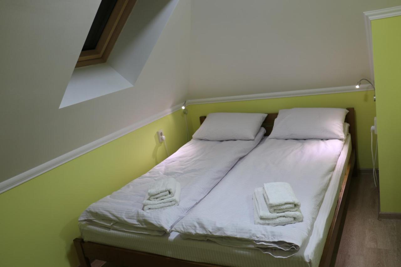 Sweet Home Hostel / Guest House Tsjernivsi Buitenkant foto