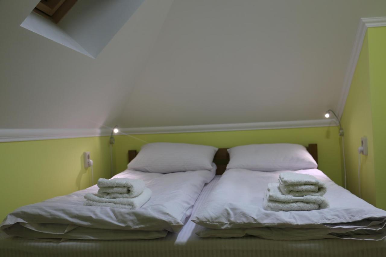 Sweet Home Hostel / Guest House Tsjernivsi Buitenkant foto